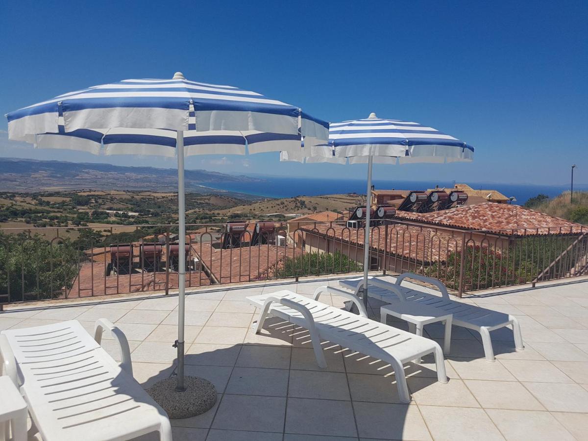 Residence Pala Stiddata With Panoramic Swimming Pool Trinità dʼAgultu Kültér fotó